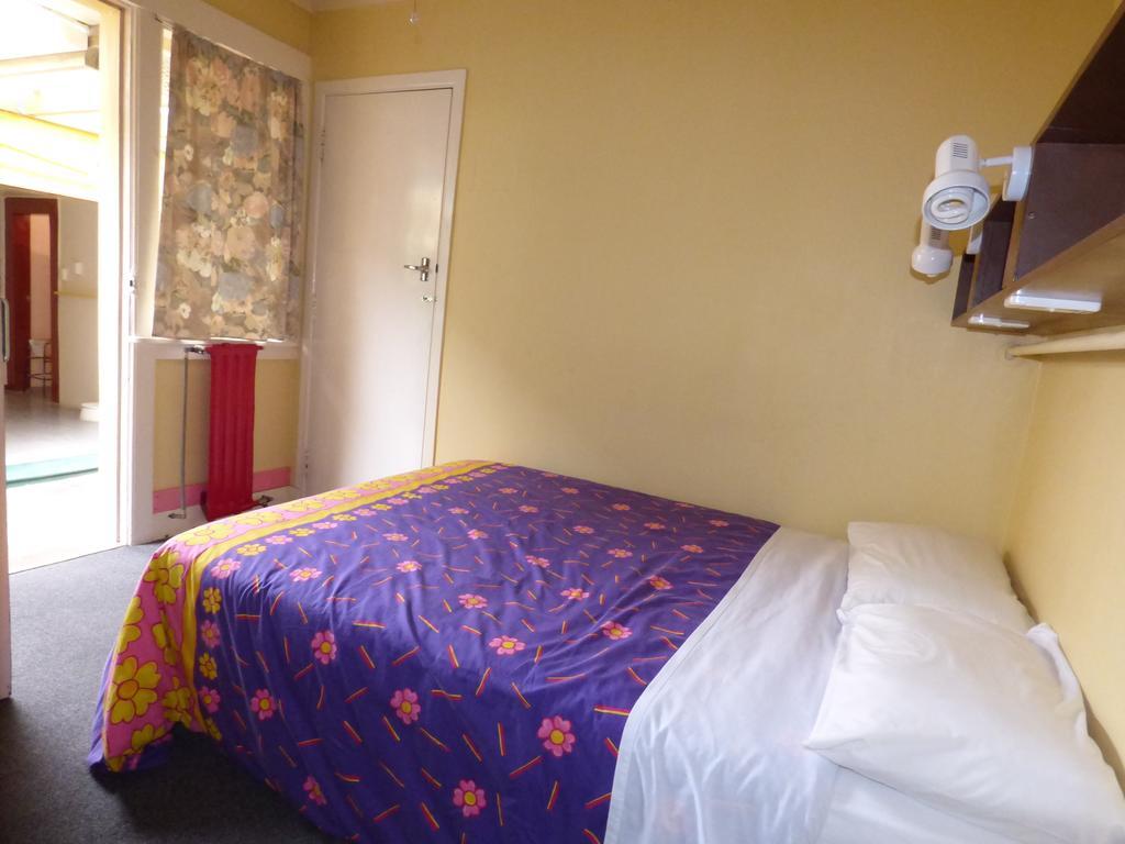 Cactus Jacks Backpackers Rotorua Room photo